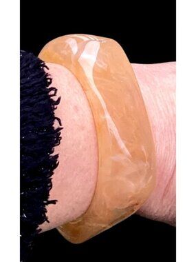 Chunky Beige Blush Lucite Bangle Bracelet Beautifully Marbled Squared Size M